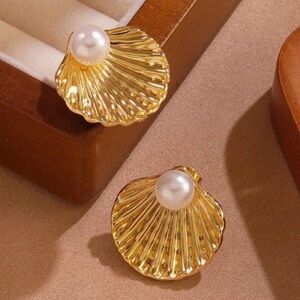 “Cradled Pearl Oyster” Clam Scallop Seashell Shell Mermaid Ocean Beach Earrings